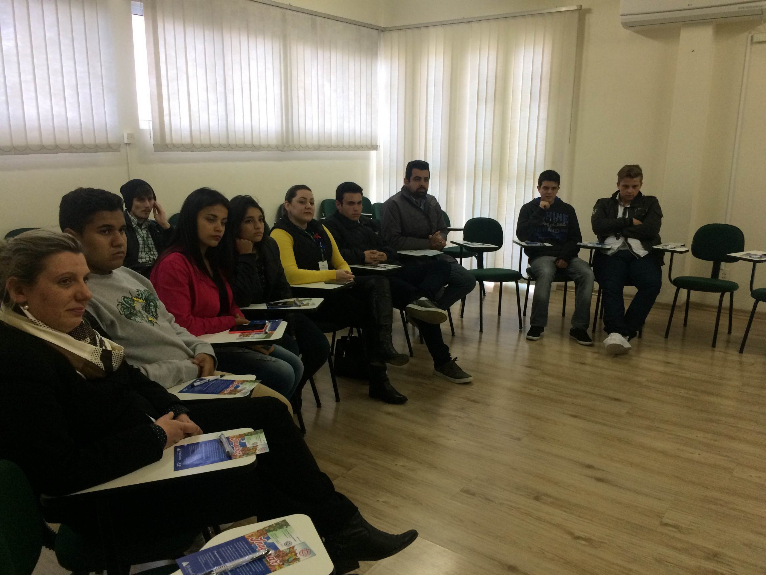 Estudantes do Colégio Industrial de Lages participam do programa Empresário Sombra