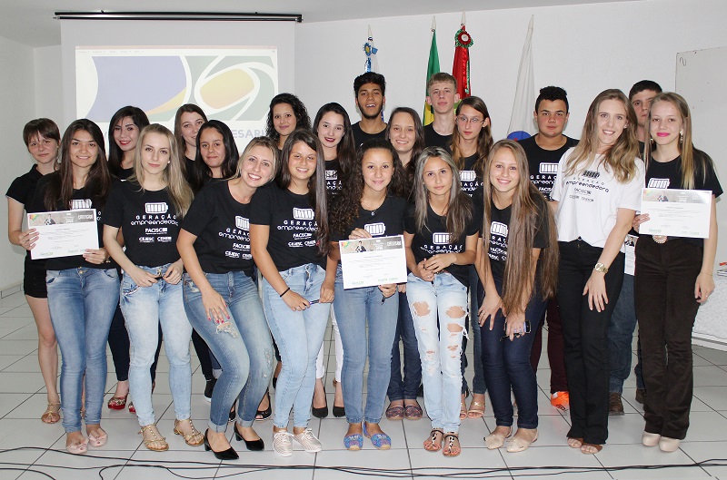 Vinte e oito alunos se formam na primeira turma do Geração Empreendedora de Maravilha