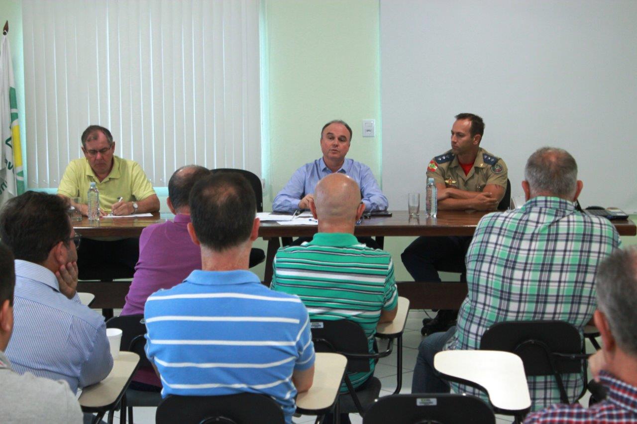 ACIN Navegantes recebe comandante do Corpo de Bombeiros Militar