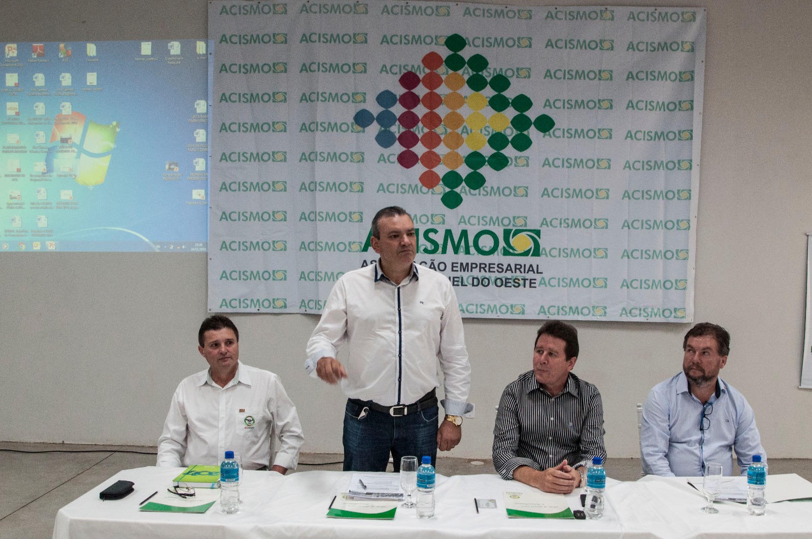 Plenária da Facisc no Extremo Oeste reuniu presidentes de ACIs e prefeitos eleitos Plenária da Facisc no Extremo Oeste reuniu presidentes de ACIs e prefeitos eleitos