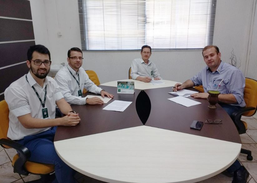 ACIP Pinhalzinho e Sicredi formalizam Acordo de  Cooperação que beneficia associados