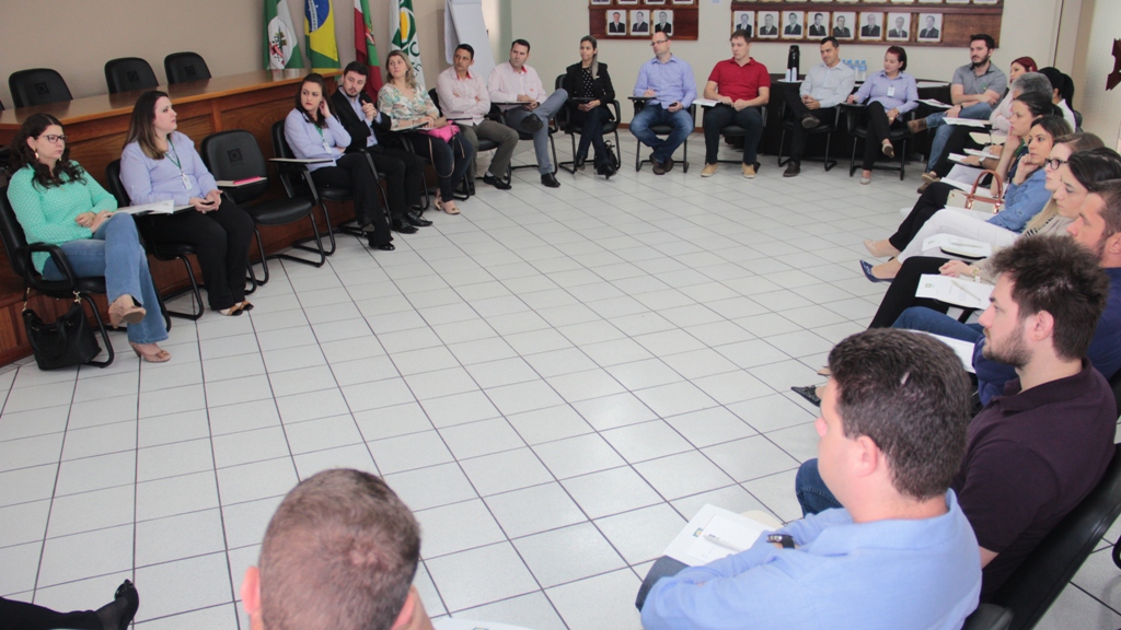 Associativismo e desenvolvimento empresarial em pauta em Chapecó