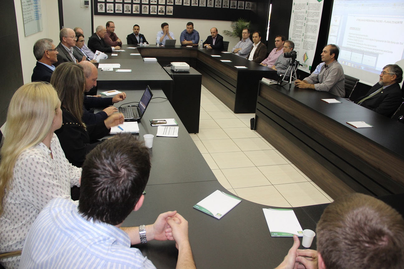​​Plenária da FACISC reúne presidentes e representantes do Planalto Norte