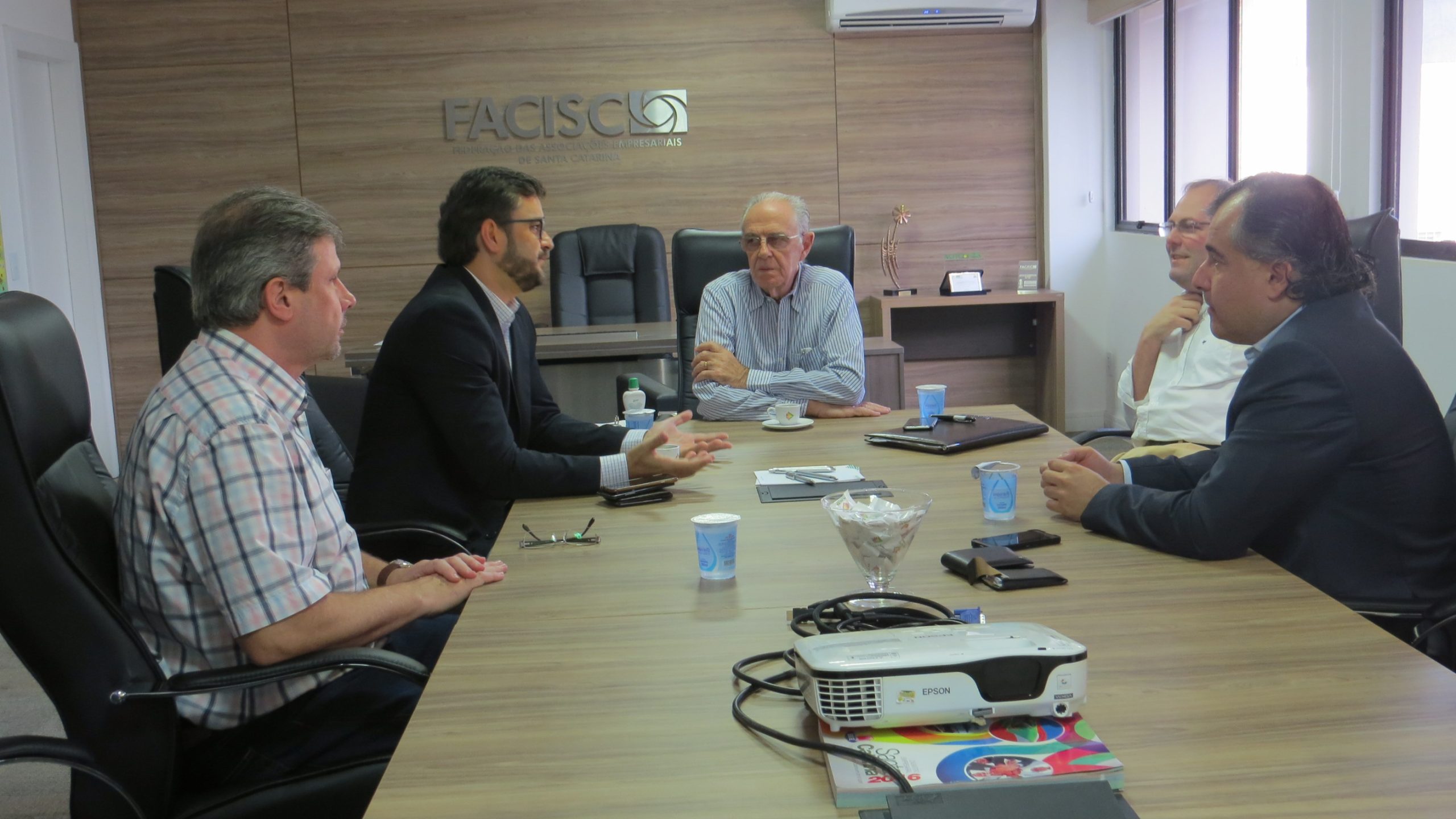 Diretores da FACISC e presidente da JUCESC avaliam parceria entre entidades