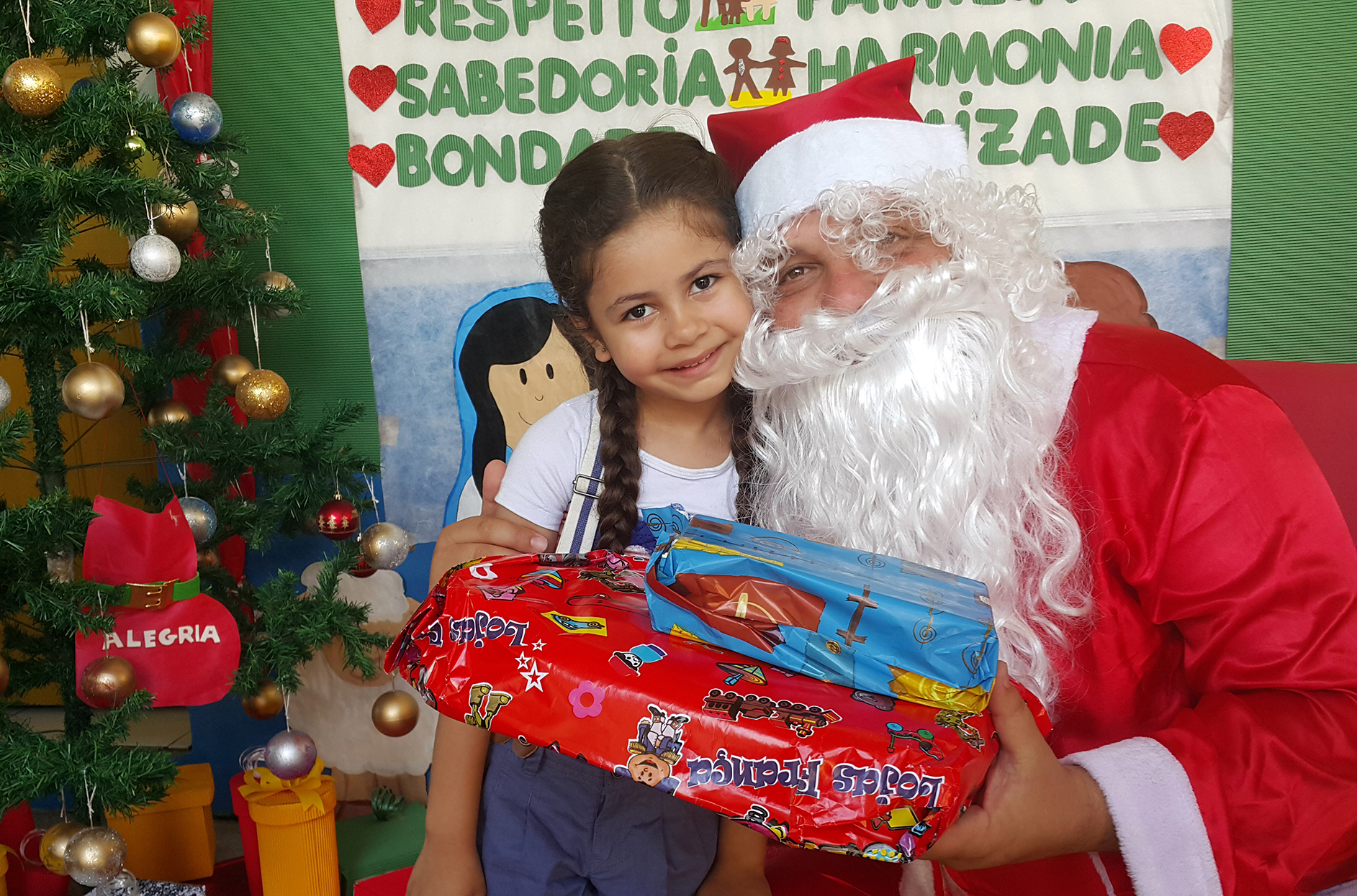Natal Solidário alegra a tarde de 85 crianças em Imbituba
