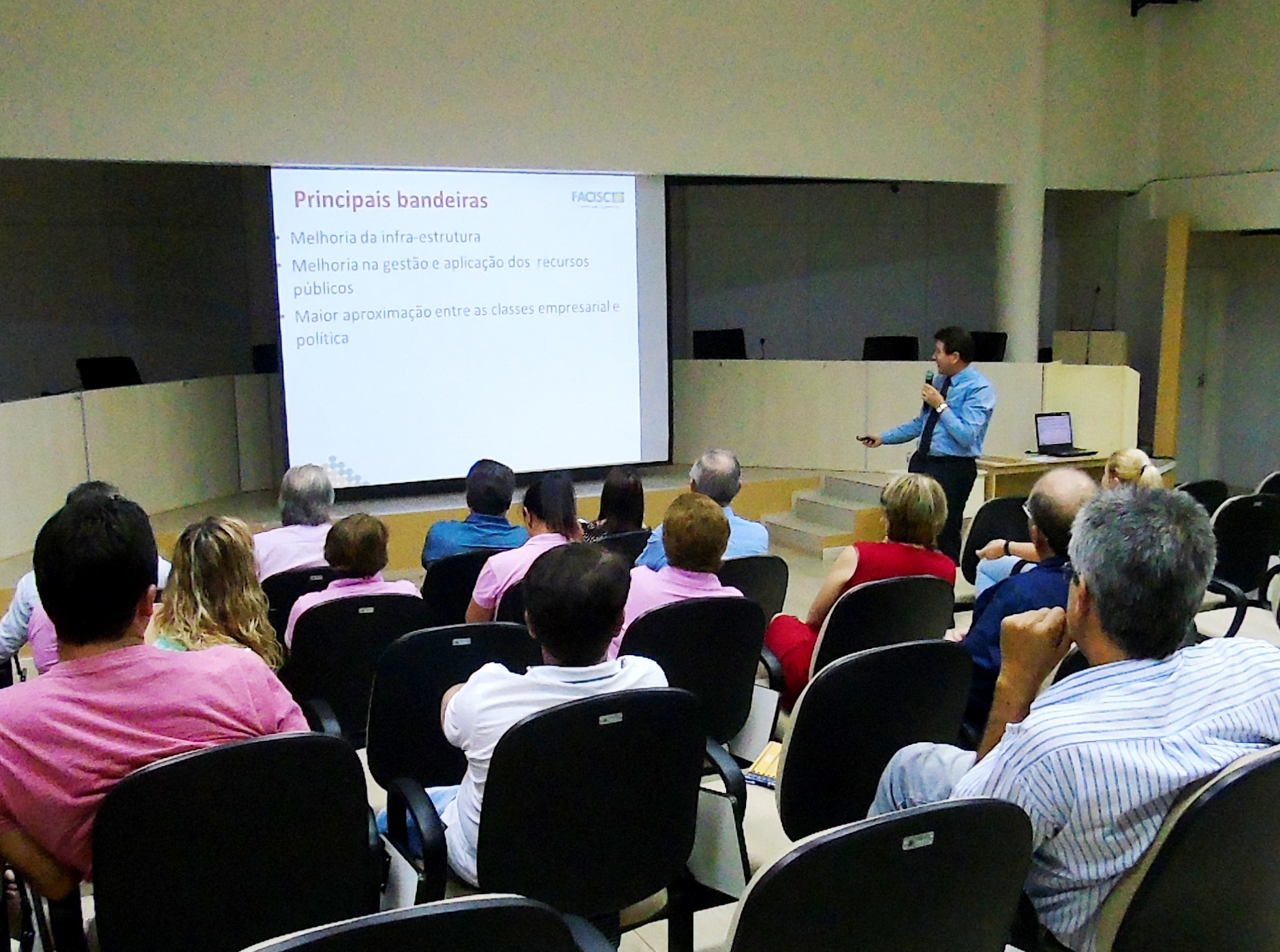 Ernesto Reck palestra na posse da nova diretoria de ACIJU Jupiá