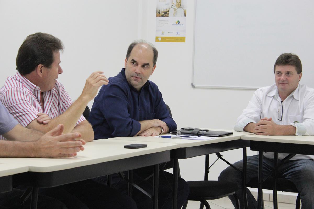Presidentes da Federaminas e da Facisc visitam a Acismo Presidentes da Federaminas e da Facisc visitam a Acismo