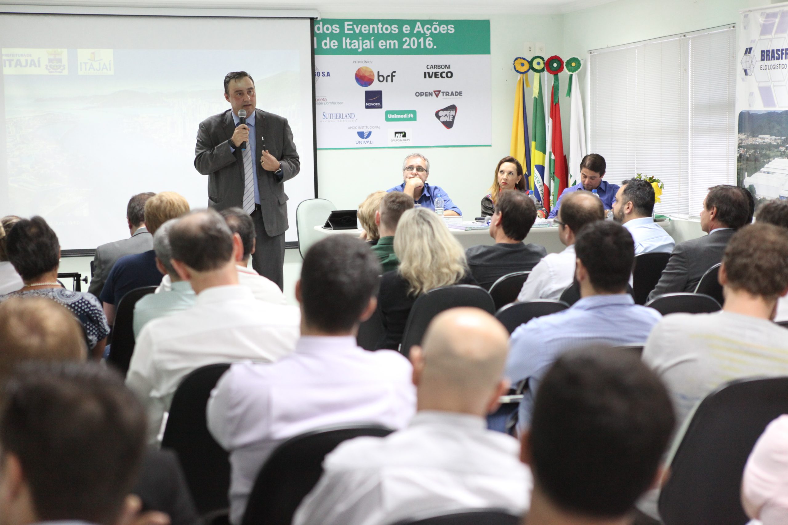 Itajaí Participações apresenta projetos para ACII