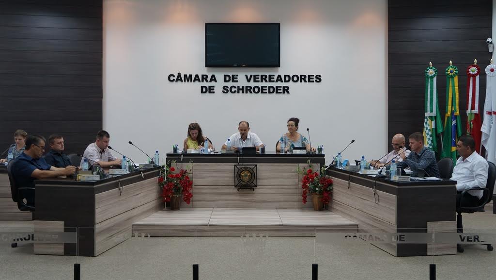 ACI de Schroeder apresenta DEL na Câmara de Vereadores
