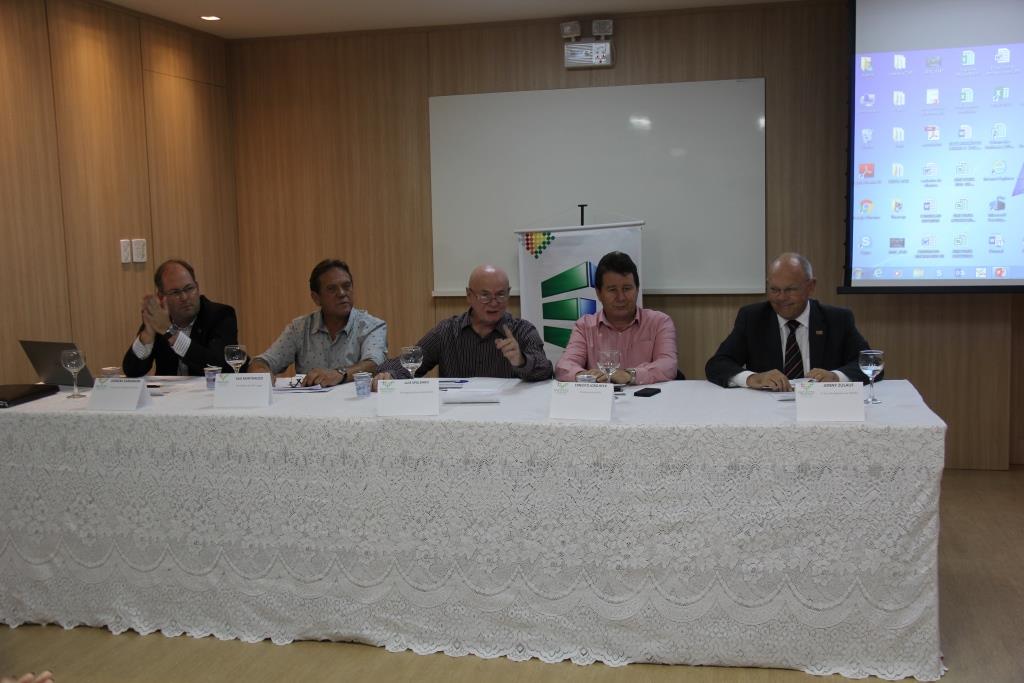 Presidentes das ACIs da Serra Catarinense apresentam moções à diretoria da FACISC Presidentes das ACIs da Serra Catarinense apresentam moções à diretoria da FACISC