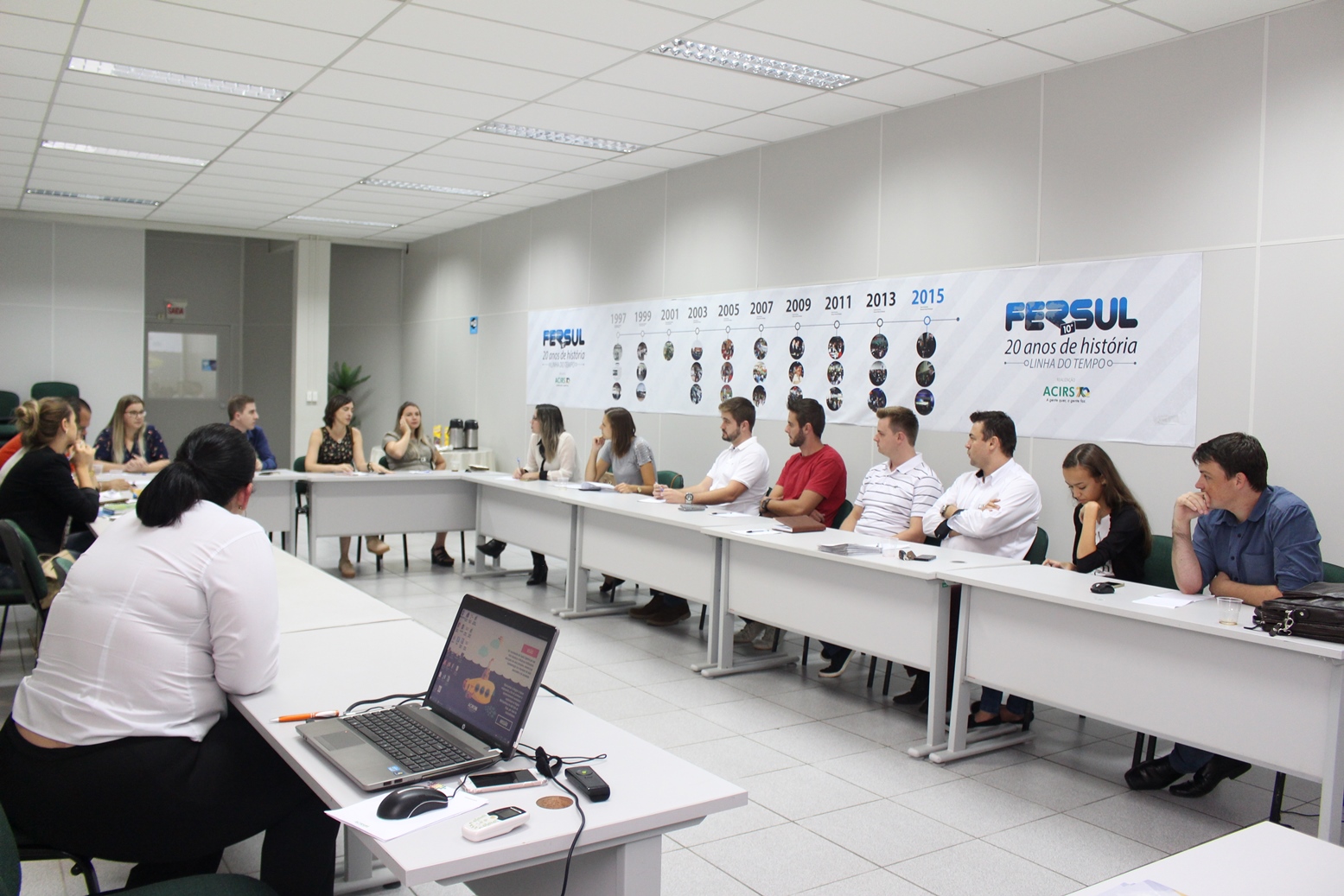Empresários dão dicas de gestão de tempo ao Núcleo de Jovens da ACI de Rio do Sul