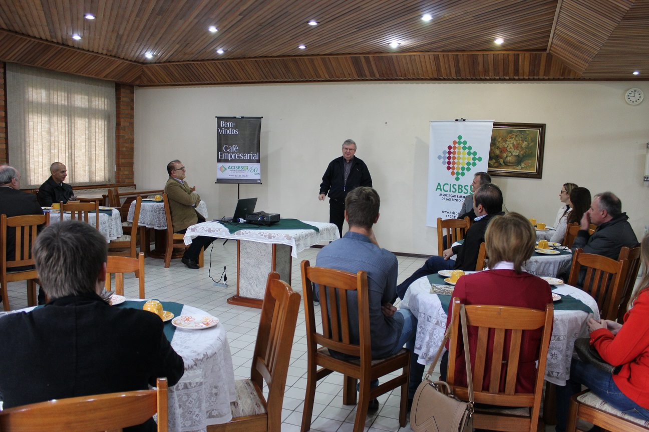 Associados reunidos em mais um Café Empresarial na ACI São Bento do Sul