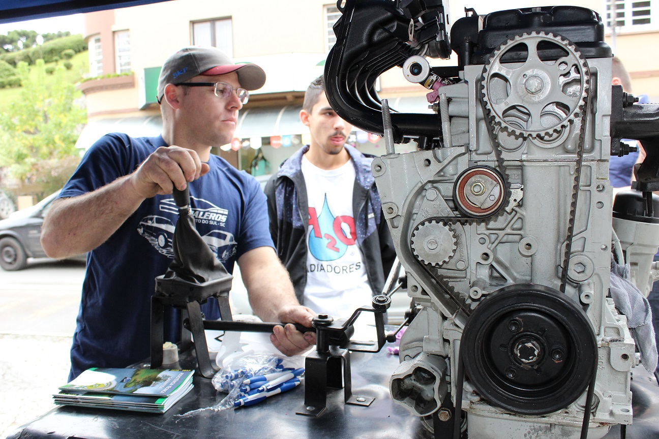 Núcleo de Automecânicas da ACI São Bento do Sul participa do Detru na Praça