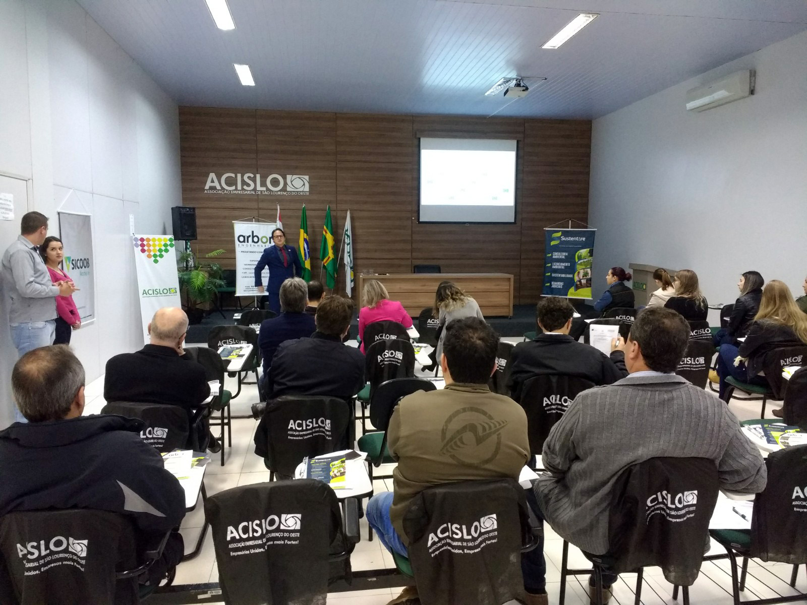 Empresários lourencianos participam de debate sobre direito de empreender e meio ambiente