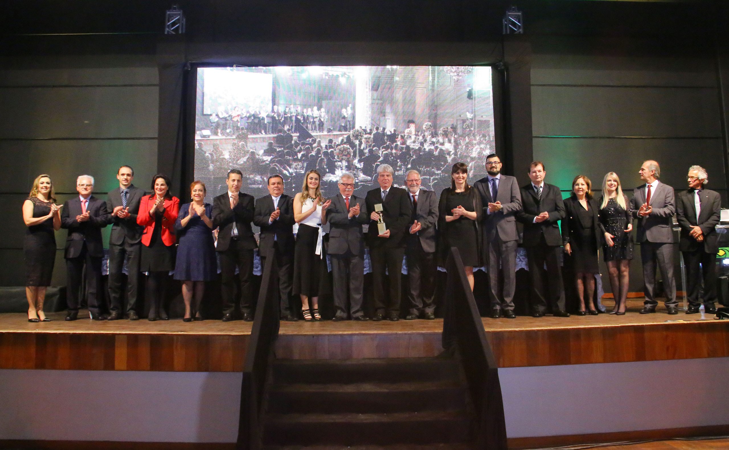Troféu Empresário do Ano da ACII homenageia empresários itajaienses Troféu Empresário do Ano da ACII homenageia empresários itajaienses