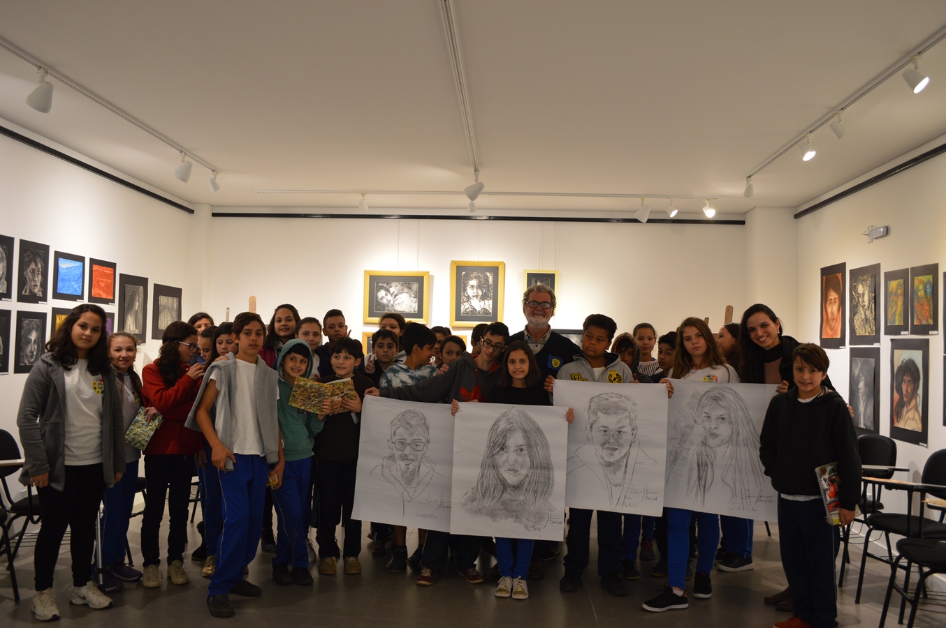 Alunos soltam a criatividade em oficina de arte do Cultura ACI de Criciúma Alunos soltam a criatividade em oficina de arte do Cultura ACI de Criciúma