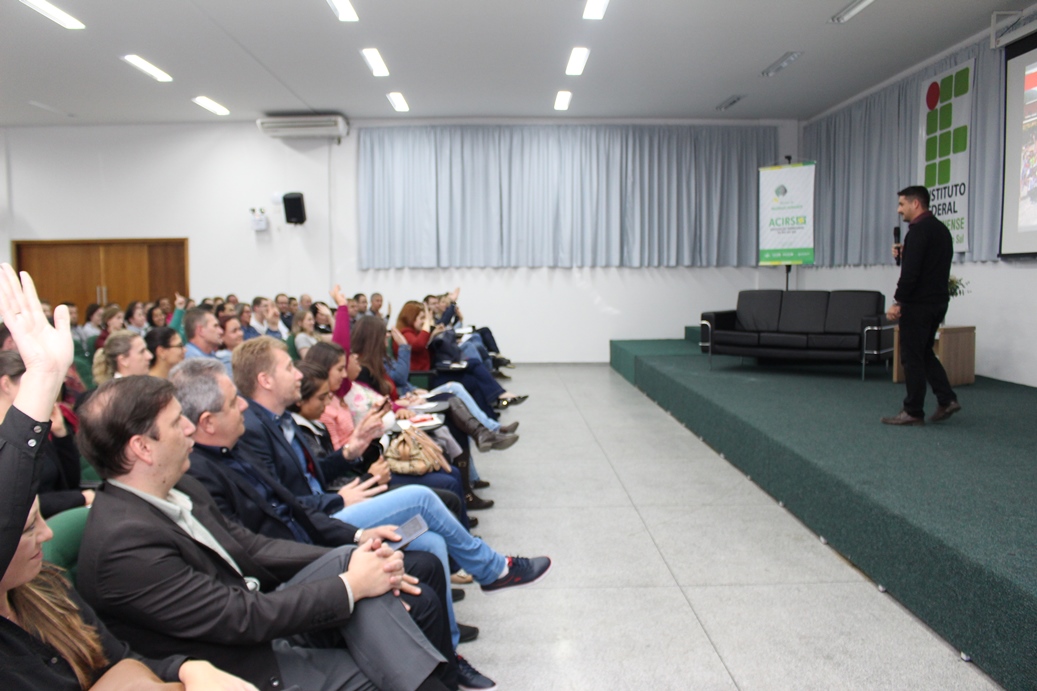 Evento do Núcleo de RH da ACI Rio do Sul reúne mais de 250 profissionais