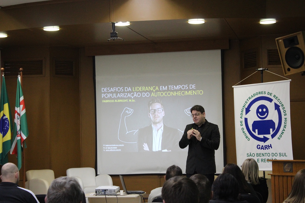 Núcleo de Recursos Humanos da ACI São Bento do Sul promove palestra sobre Liderança