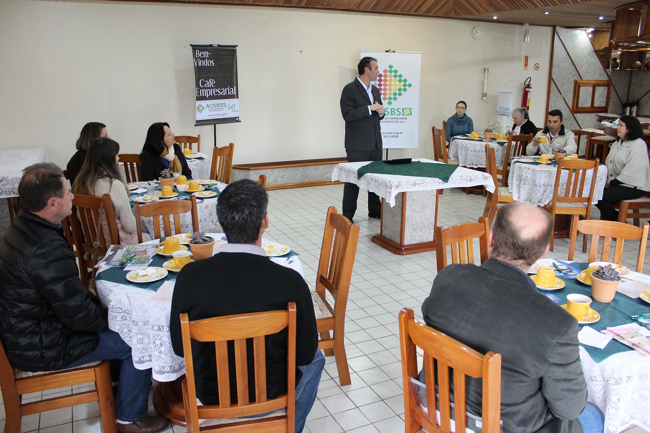 Café Empresarial na Acisbs reúne associados