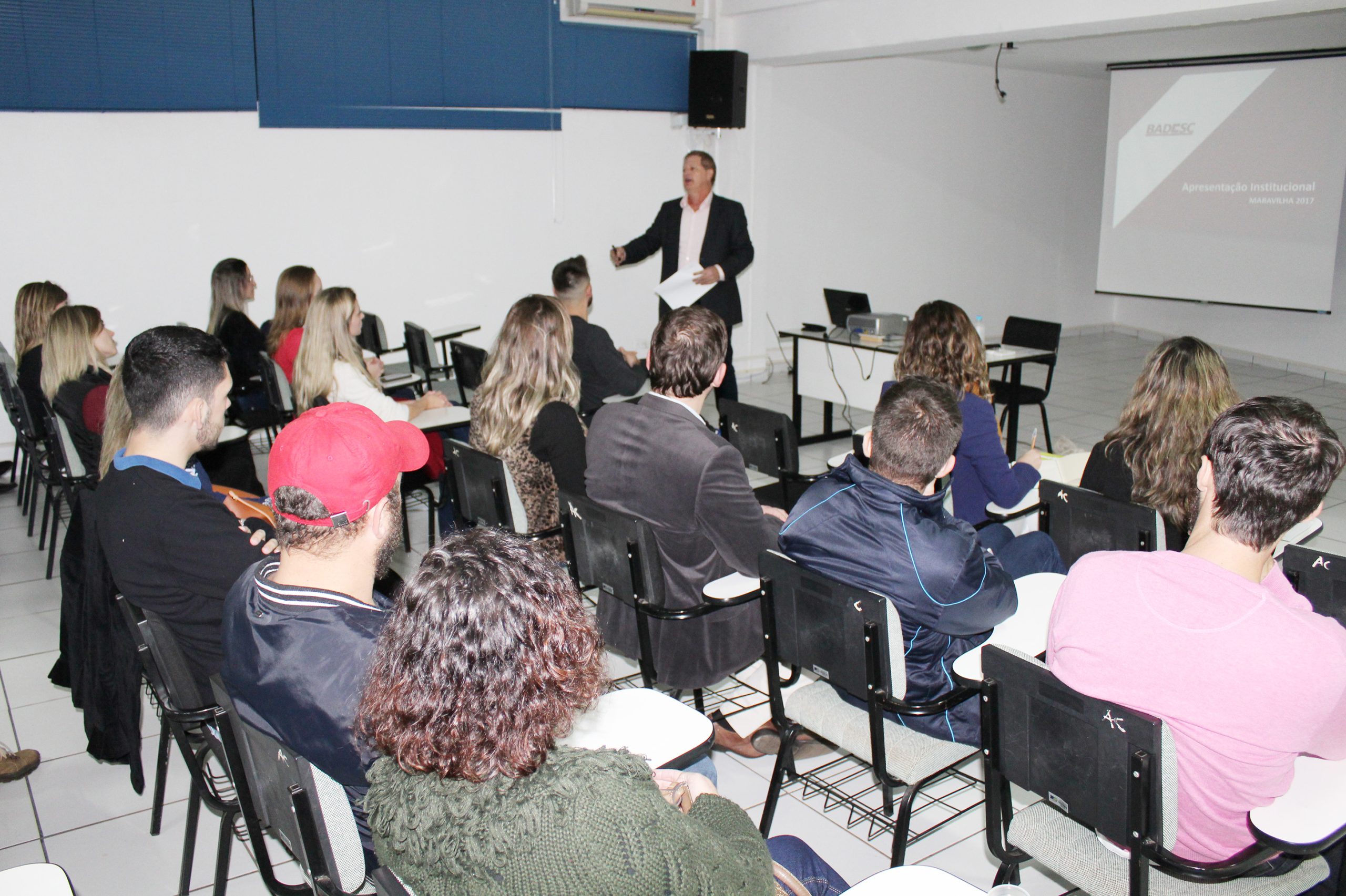 Semana do Jovem Empreendedor é fomentada em palestra