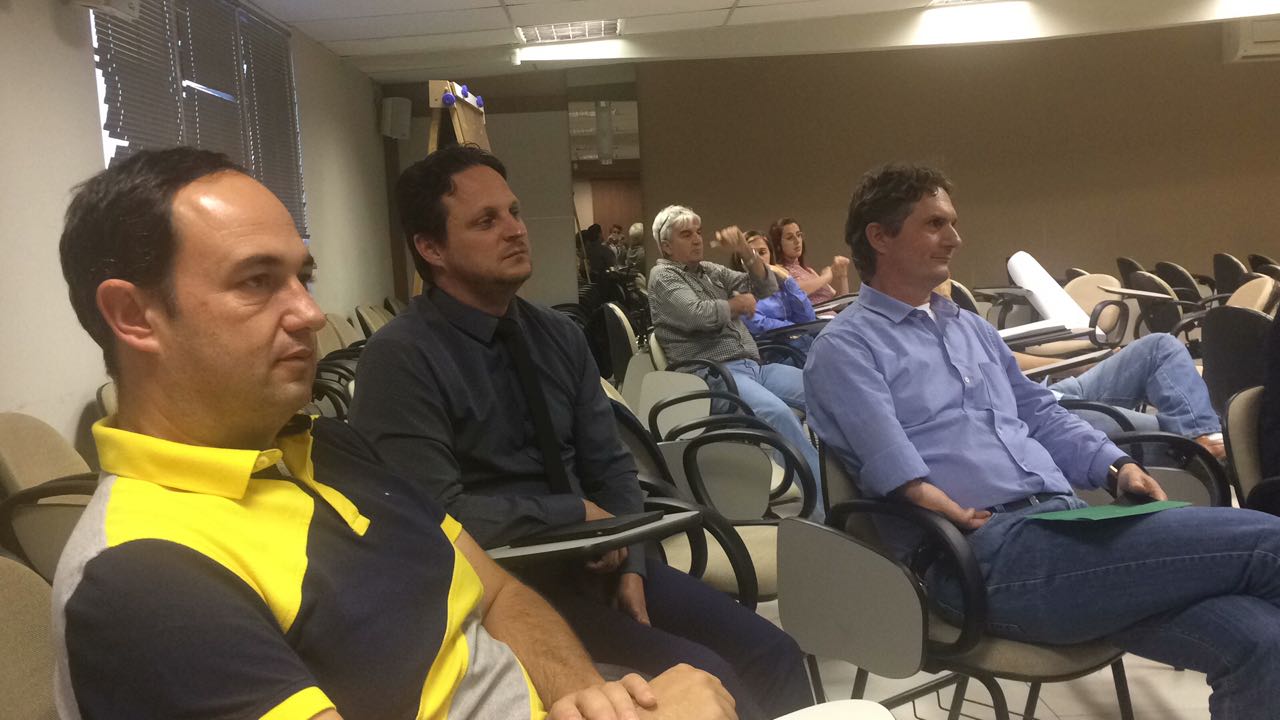 Equipe da Facisc participa de oficina sobre a Área de Proteção da Baleia Franca