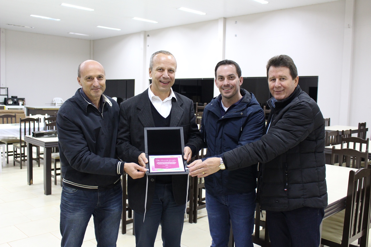 Assessor jurídico da Acislo é homenageado pelos 30 anos de voluntariado