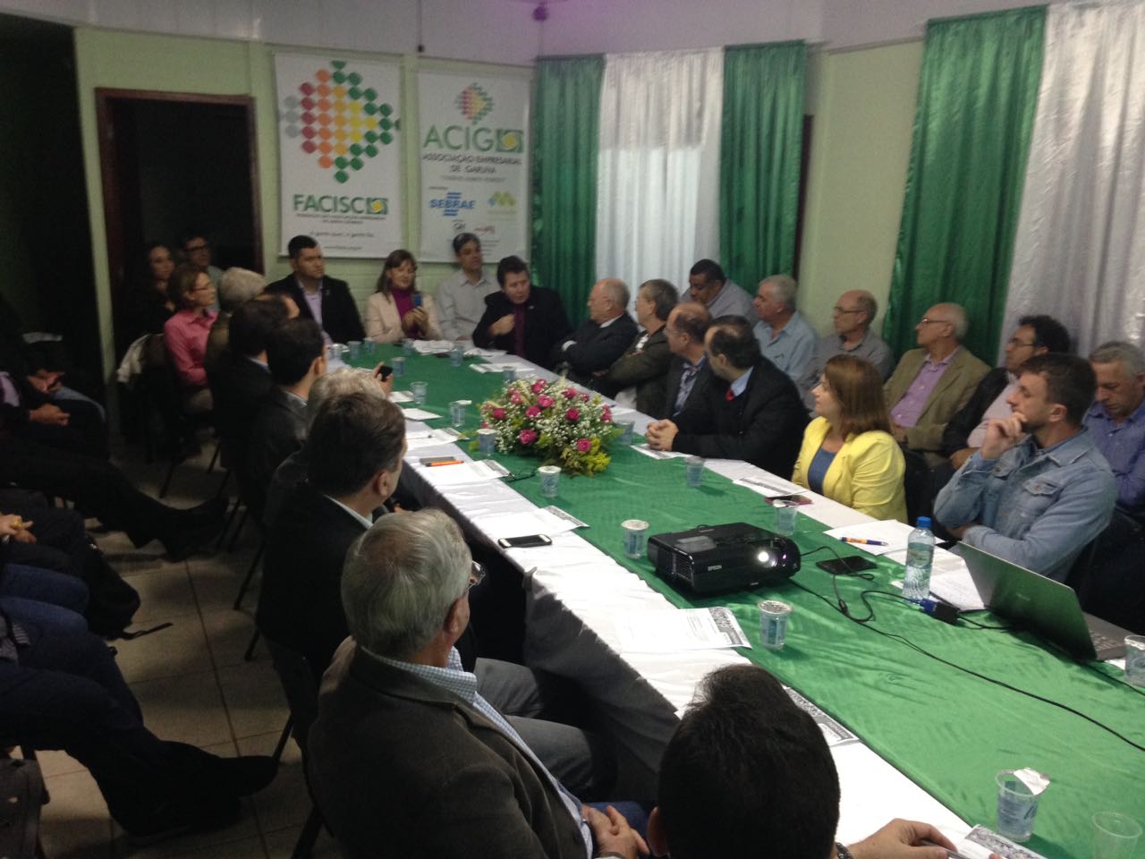Presidentes de ACIs da regional Norte reúnem-se para plenária da FACISC em Garuva Presidentes de ACIs da regional Norte reúnem-se para plenária da FACISC em Garuva
