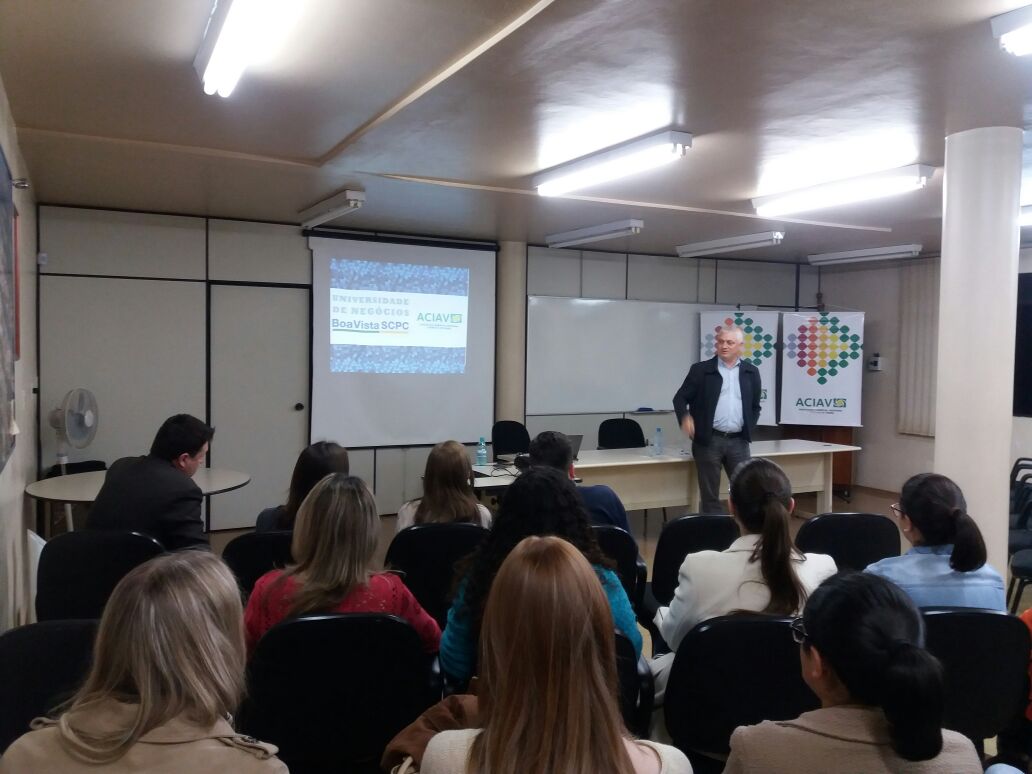 Associados de Videira recebem orientações de como analisar informações para concessão de crédito