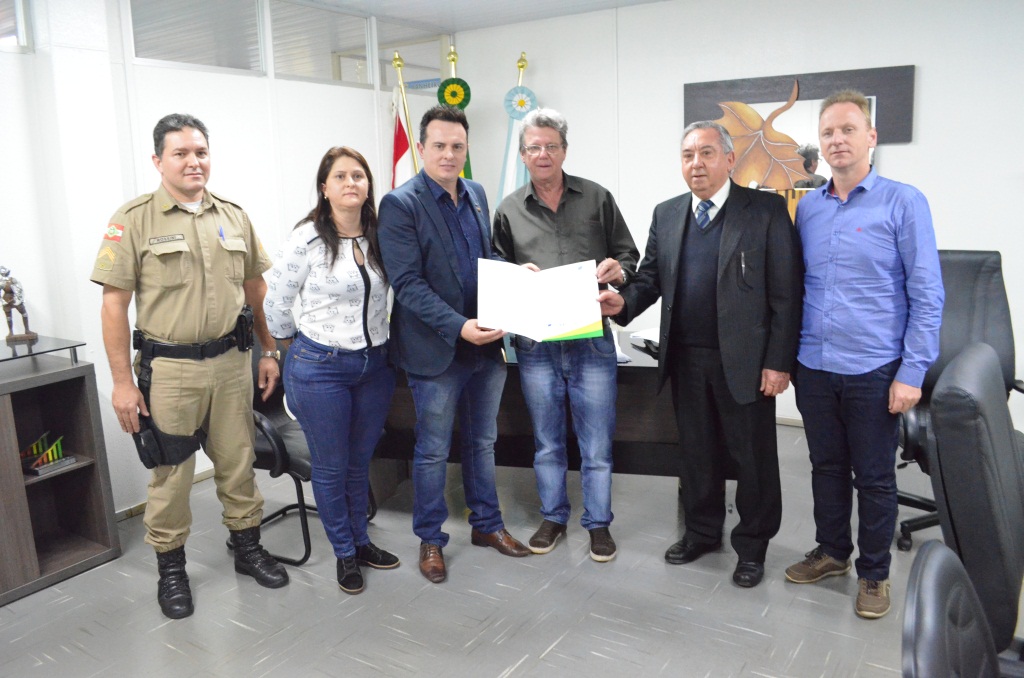 ACIP Palmitos entrega relatório conclusivo da comissão de trânsito à Câmara de vereadores