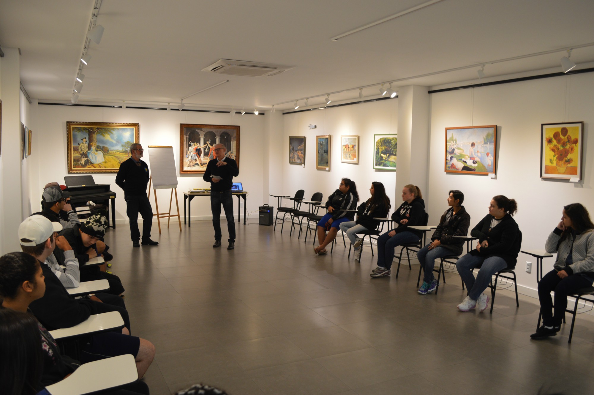 Estudantes têm manhã cultural na Acic Criciúma