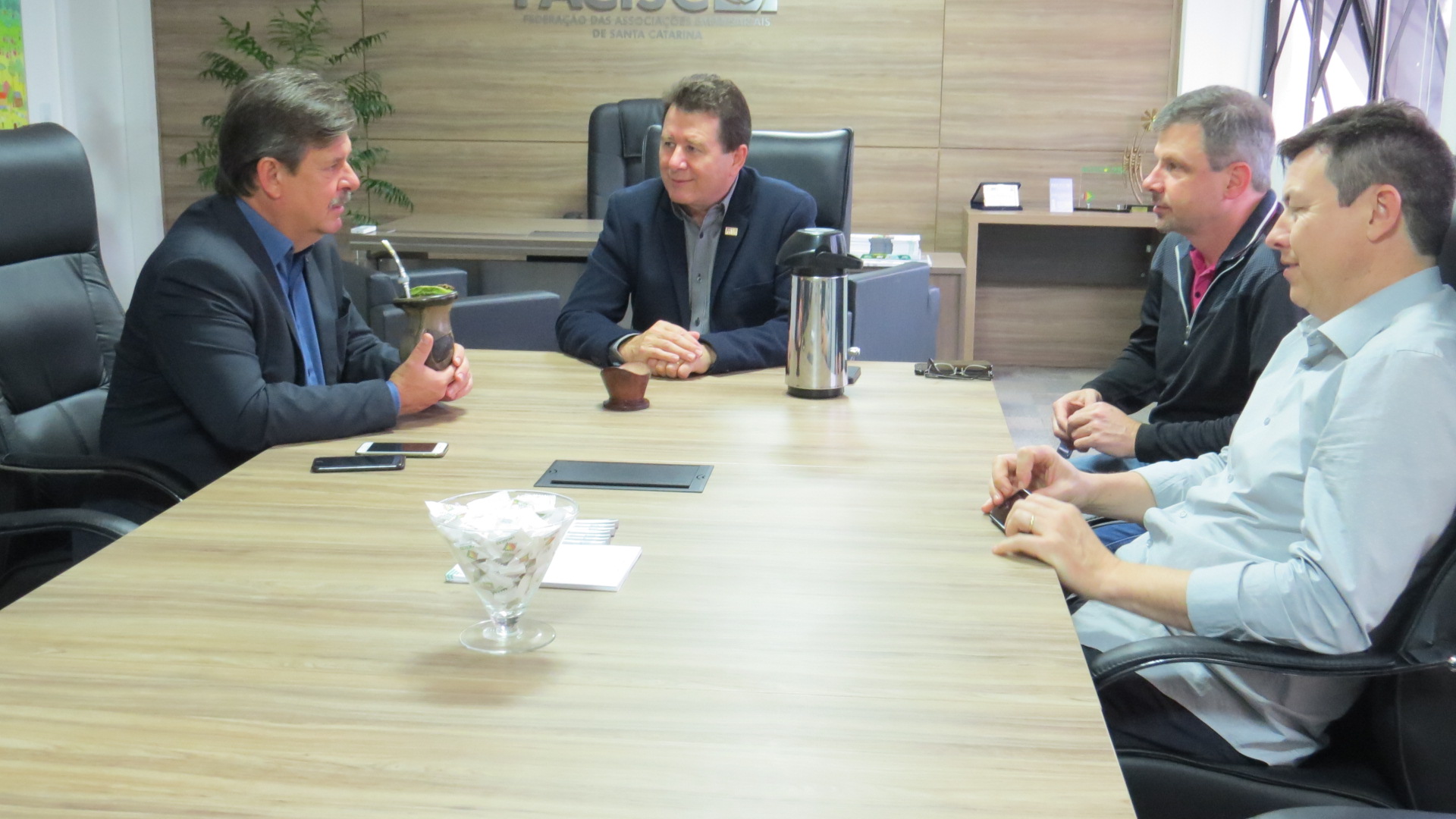 Ernesto Reck recebe presidente do Badesc