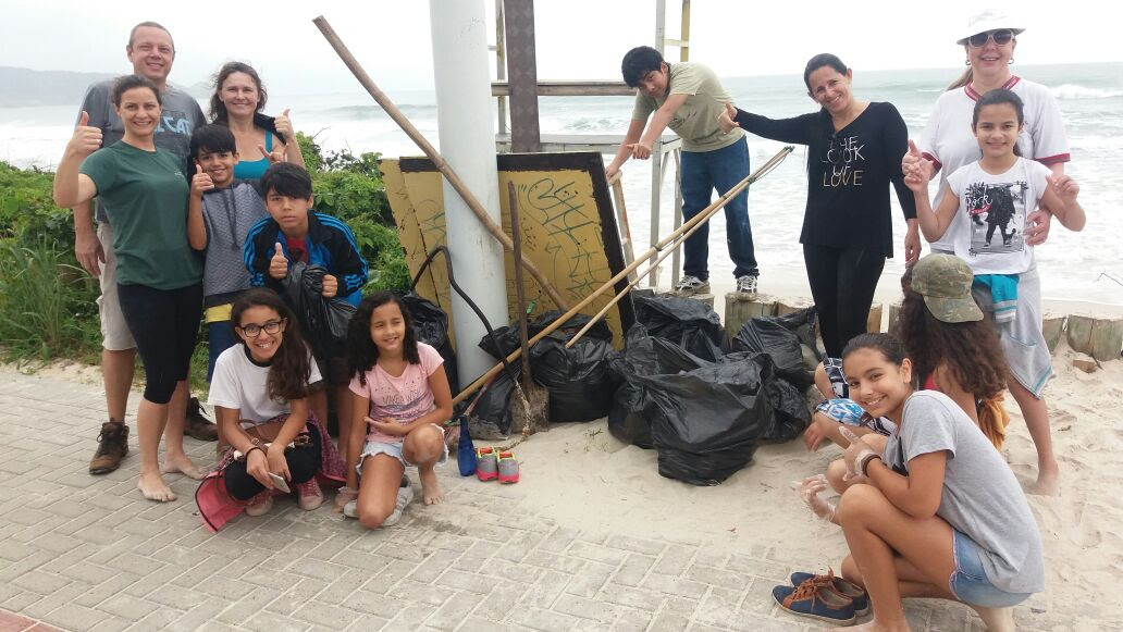 Bombinhas promove mais uma edição do Dia Mundial de Limpeza de Praias