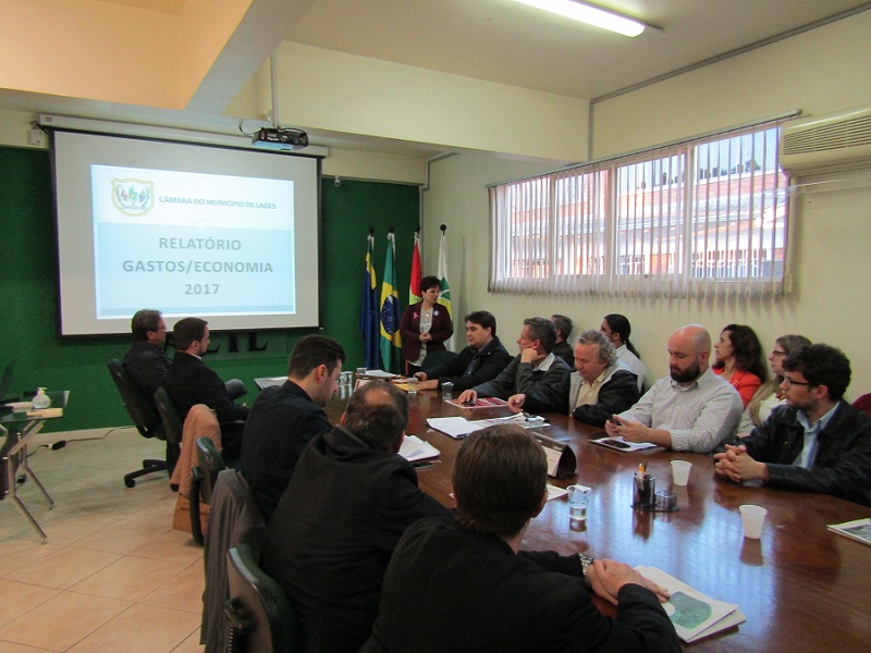 Presidente da Câmara de Vereadores apresenta relatório dos gastos do legislativo à diretoria da ACIL Lages