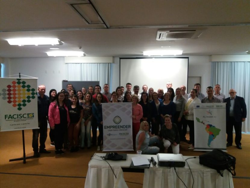 Consultores participam de oficinas de projetos do Empreender Competitivo