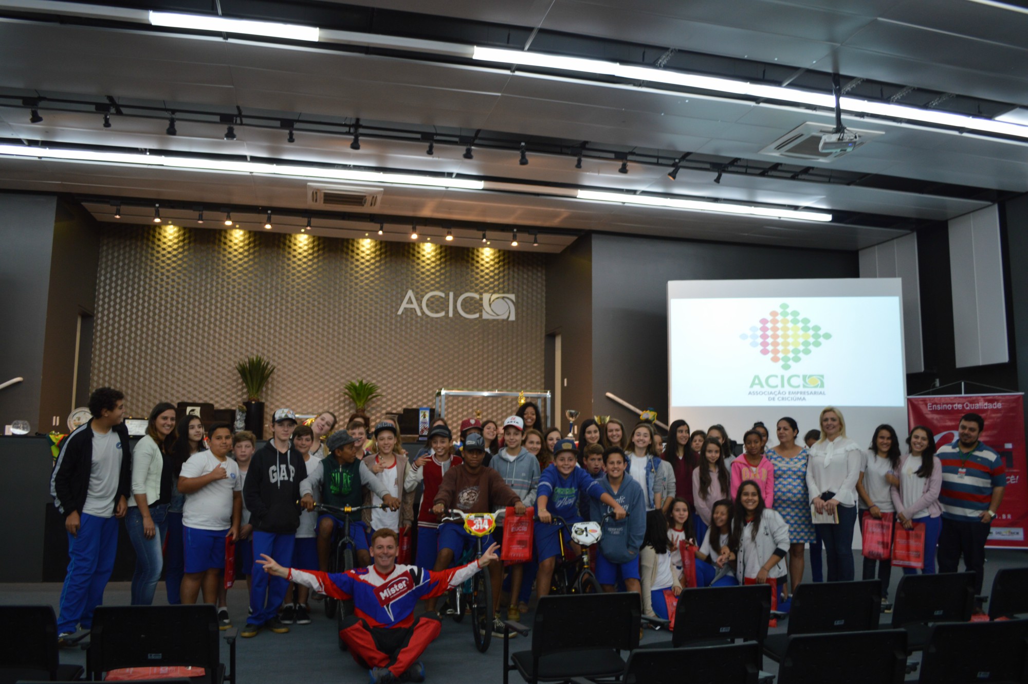 Escolas na Acic reforça aos estudantes a importância da determinação e da motivação