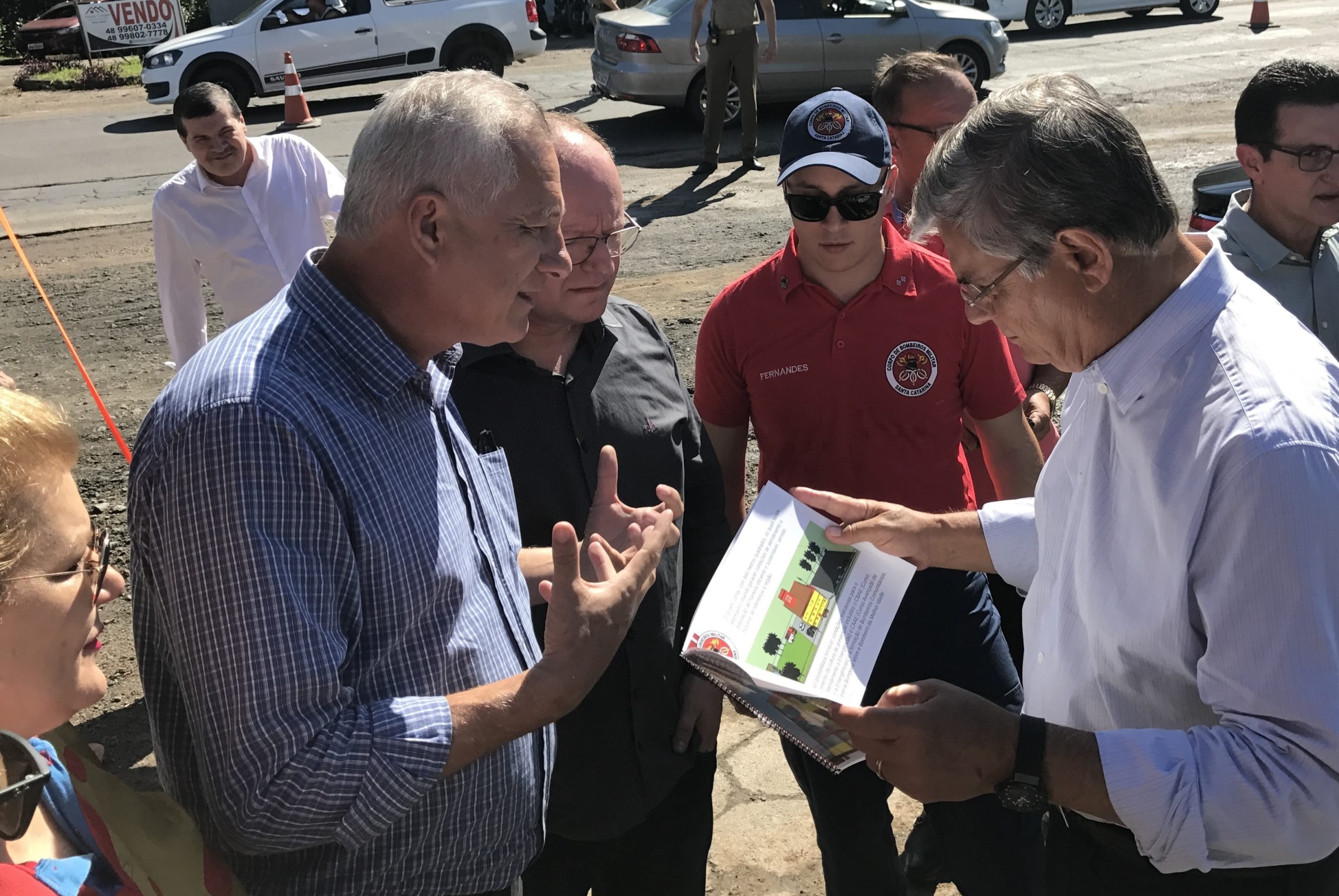 Presidente da ACII entrega projeto do Corpo de Bombeiros municipal ao vice-governador do estado