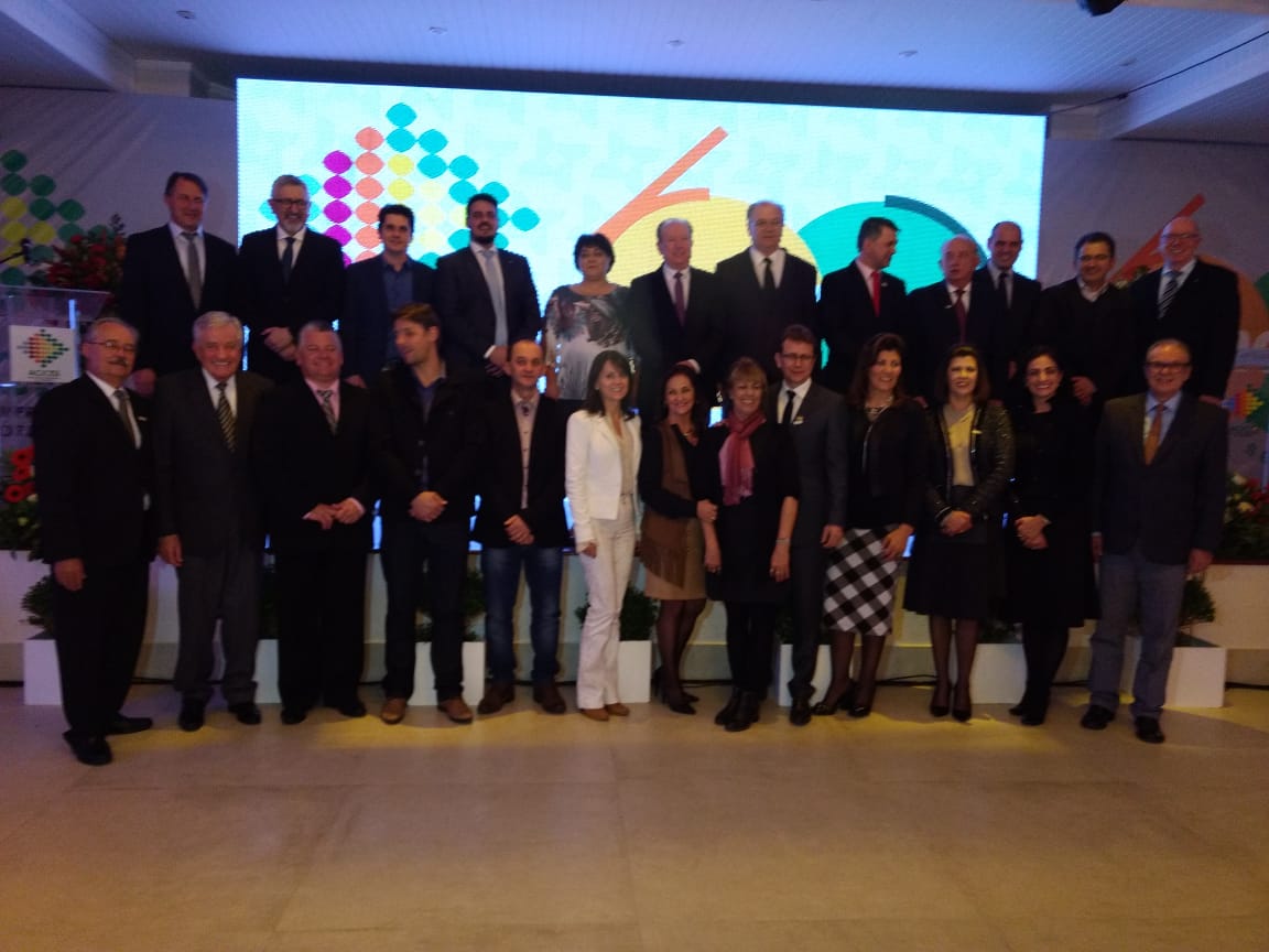 Noite de emoção, posse, premiação e homenagens nos 60 anos da ACIC Concórdia