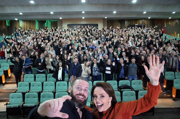 Acislo reúne mais de 600 pessoas em palestra comemorativa