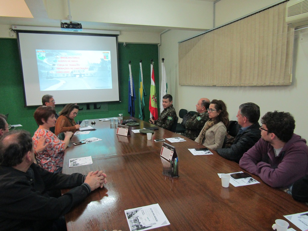 Diretoria da ACIL de Lages recebe Comandante do 1º Batalhão Ferroviário Diretoria da ACIL de Lages recebe Comandante do 1º Batalhão Ferroviário