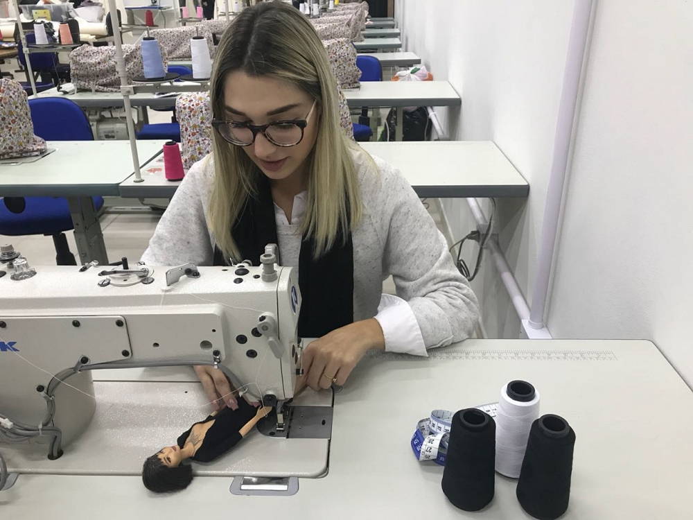 Acadêmicos em design de moda expõem trabalhos no Cultura Acic em Criciúma