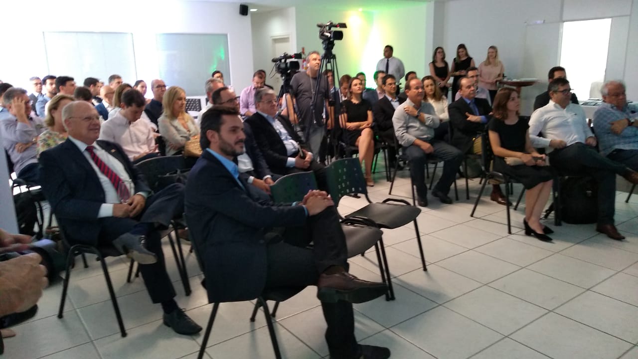 Painel sobre comunicação corporativa aborda sustentabilidade e negócios