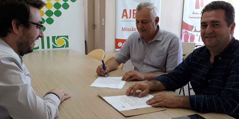 Associação Empresarial de Içara e Unesc anunciam parceria na formação profissional