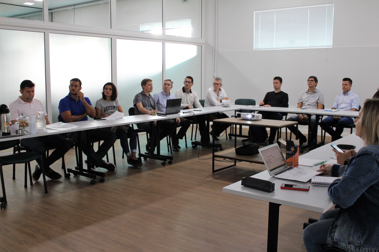Projetos em desenvolvimento para a BR-470/SC são apresentados ao CODENSUL, na ACIRS Projetos em desenvolvimento para a BR-470/SC são apresentados ao CODENSUL, na ACIRS