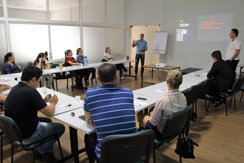 Em Rio do Sul, profissionais de gastronomia recebem orientações técnicas sobre Marketing Digital
