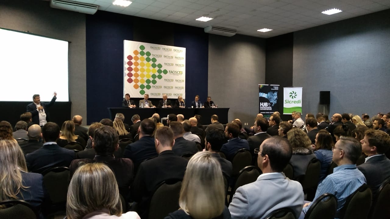 Associações empresariais participam em peso da reunião do Conselho Diretor da Facisc