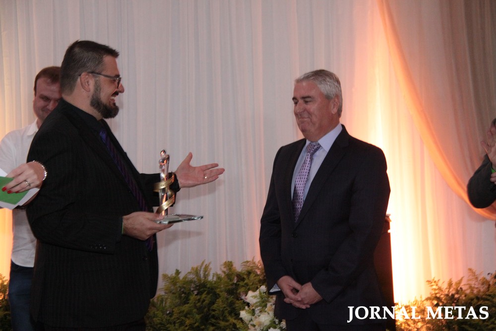 1° Prêmio Leopoldo Schmalz é entregue à empresário destaque do ano 1° Prêmio Leopoldo Schmalz é entregue à empresário destaque do ano
