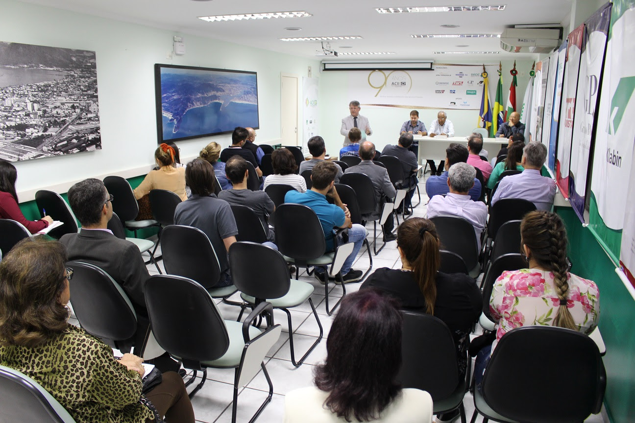 Reunião na ACII defende revitalização moderna para o Centro de Itajaí