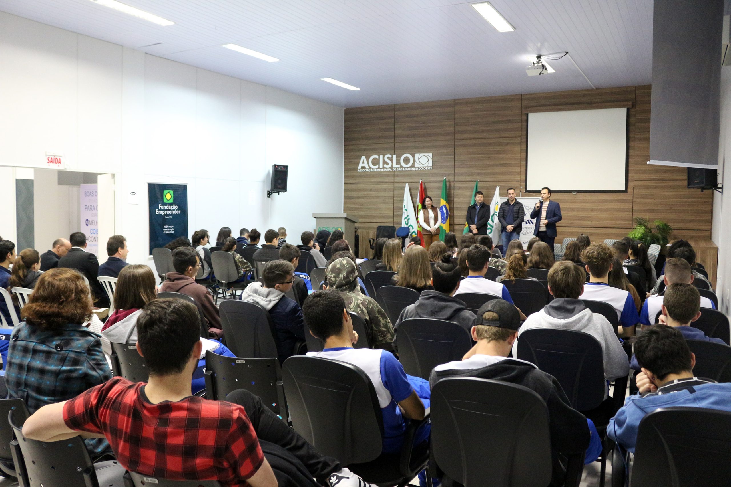 Projeto Acislo na Escola inicia a programação com painel sobre Empreendedorismo e Associativismo