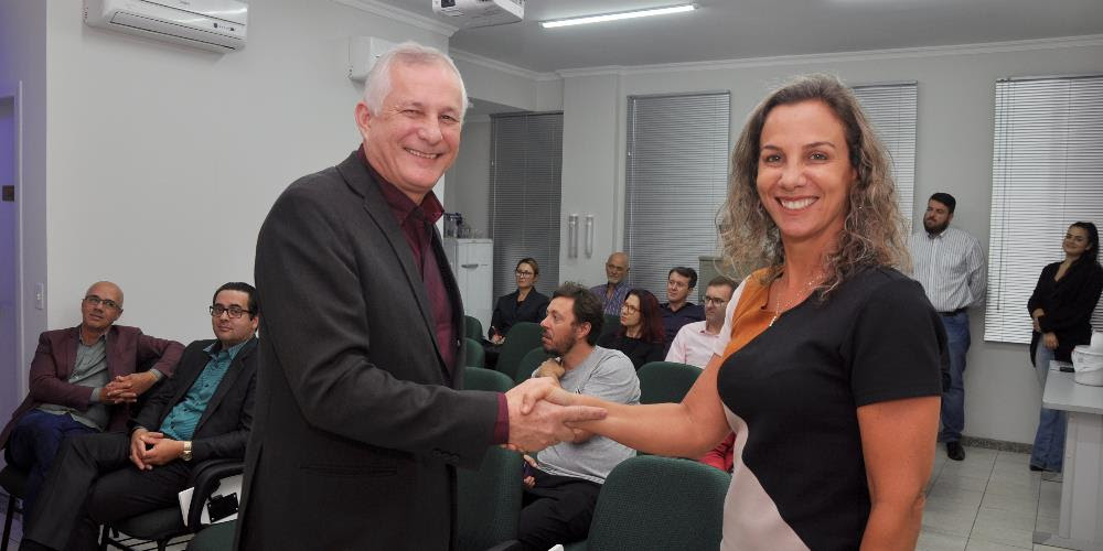 Associação Empresarial de Içara elege primeira mulher para a presidência Associação Empresarial de Içara elege primeira mulher para a presidência