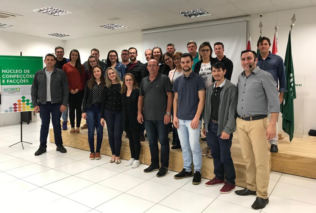 Núcleo de Confecções e Facções da ACIIBI e a Viacredi Alto Vale iniciam Programa Empreendedor em Ação